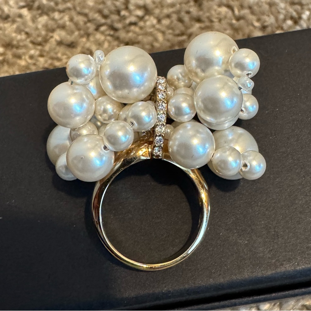 SALE🍁🌟Vintage Collectors Signed Swarovski Statement Gold Ring with faux Pearls - Picture 2 of 6